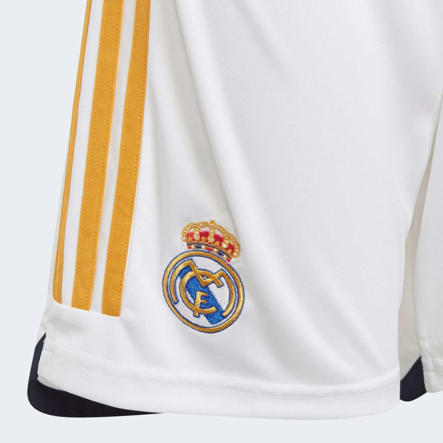 ADIDAS Kit Enfant Domicile Real Madrid 2023/24 12 ADIDAS Kit Enfant Domicile Real Madrid 2023/24 – Image 10