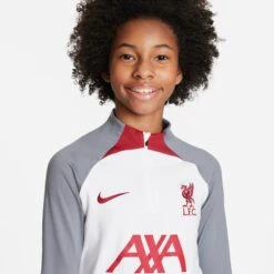 Nike Haut Training Enfant Liverpool Strike 2022/23 12 Nike Haut Training Enfant Liverpool Strike 2022/23 -Sport Vêtements Magasin nike dr4646 101 phsym001 new
